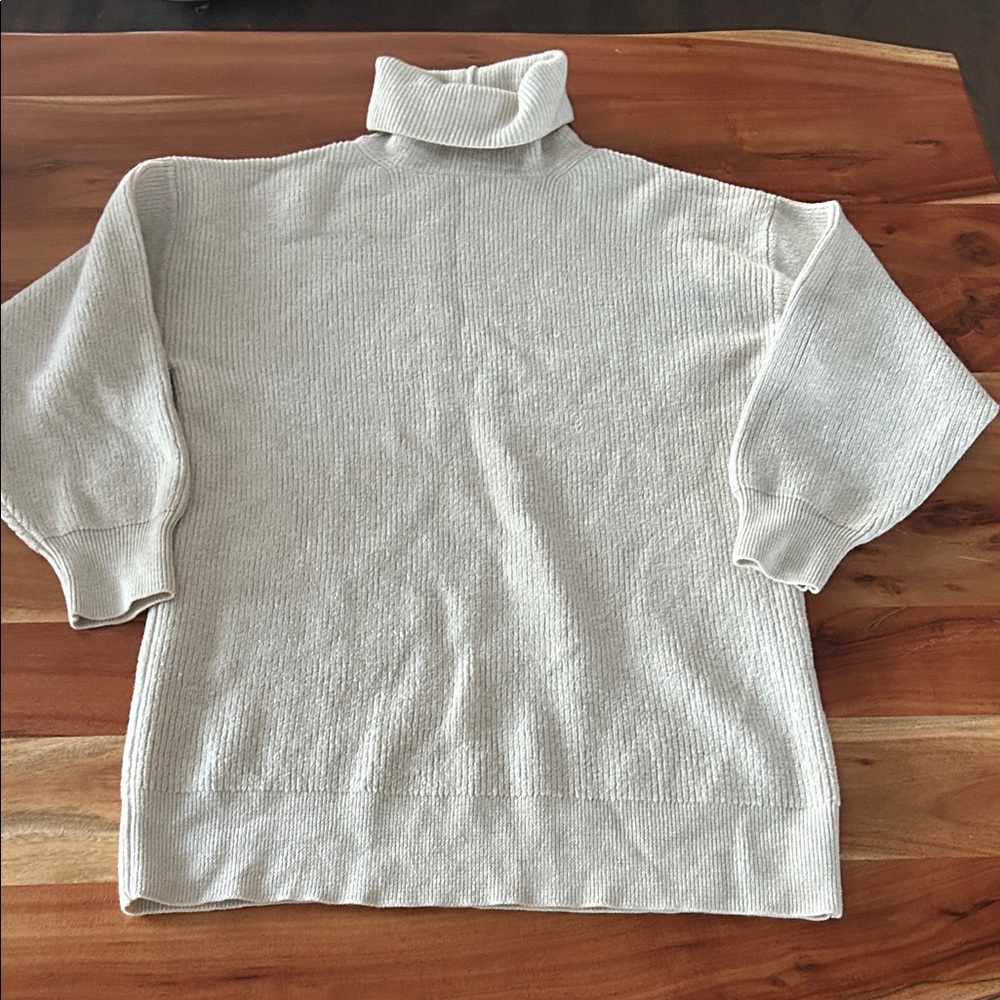 Babaton 💯 % merino wool cream turtleneck sweater women’s size small